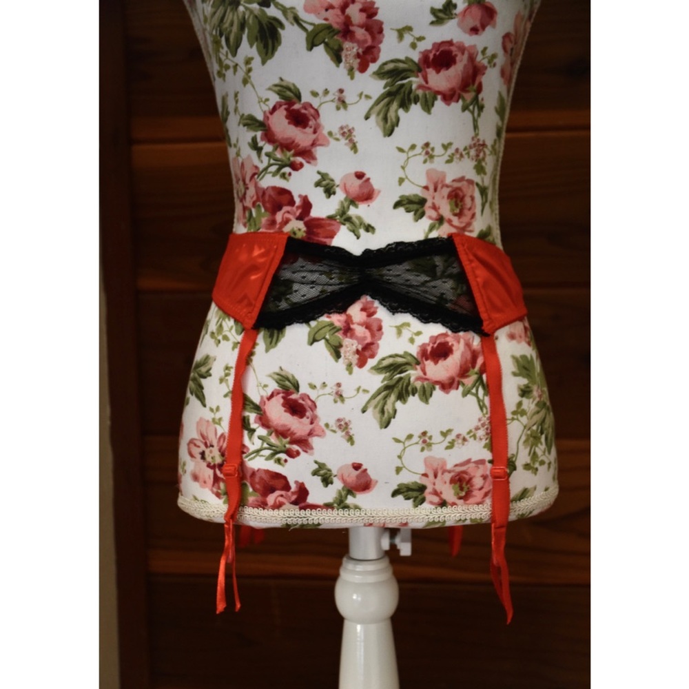 Frederick’s of Hollywood Lace Sateen Garter Belt